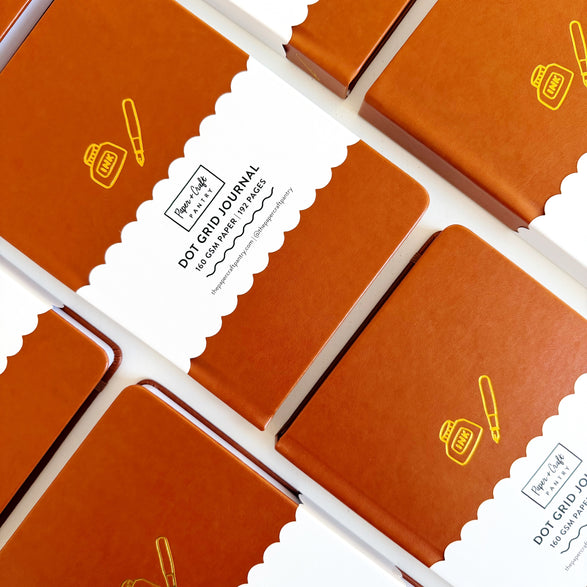 Dot Grid Journal: Pen and Ink