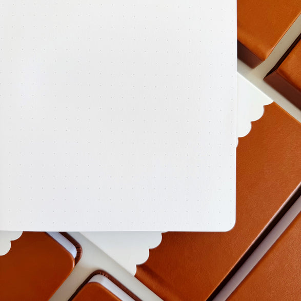 Dot Grid Journal: Pen and Ink