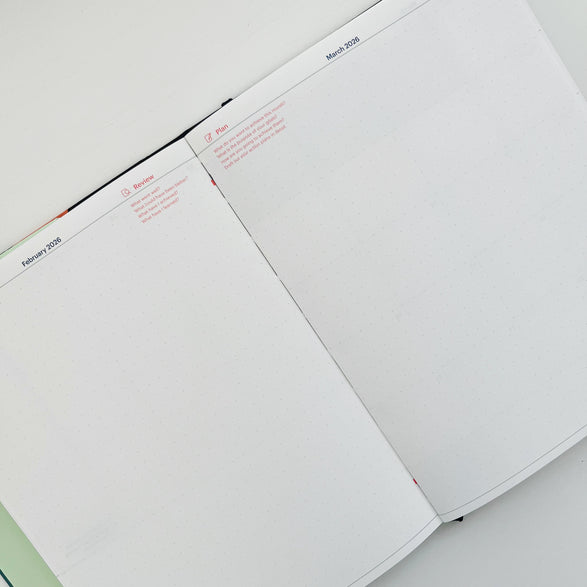 2026 Weekly Vertical Layout Planner: Dog