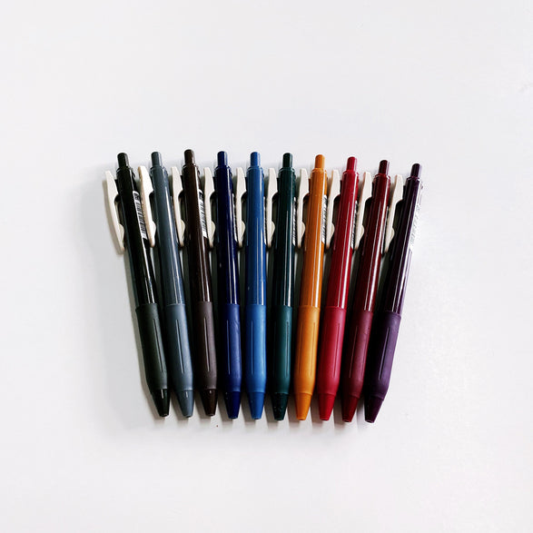 An image of 10 sarasa vintage pens lined up in a rainbow